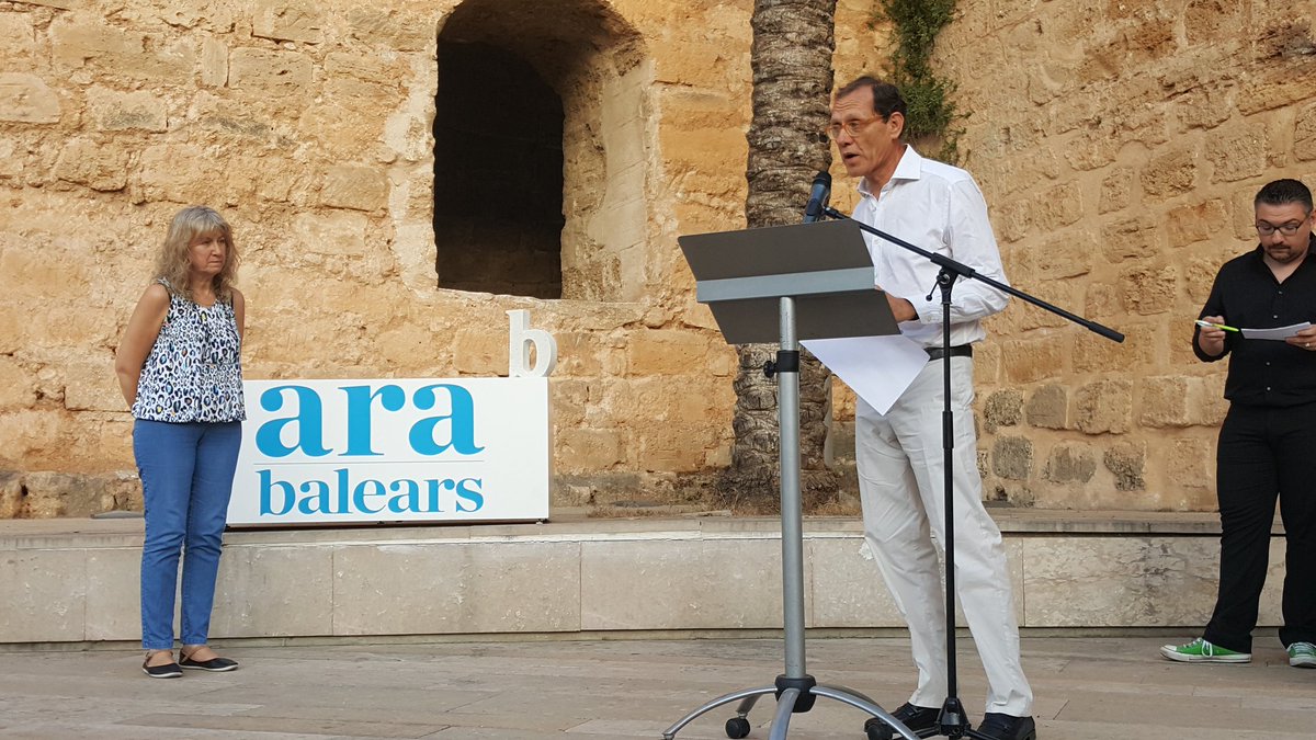 hila's tweet photo. El premi Tomeu Picornell a la qualitat educativa del @ARAbalears és pel Col.legi Joan Miró. Ben merescut! https://t.co/unFm45FxuT