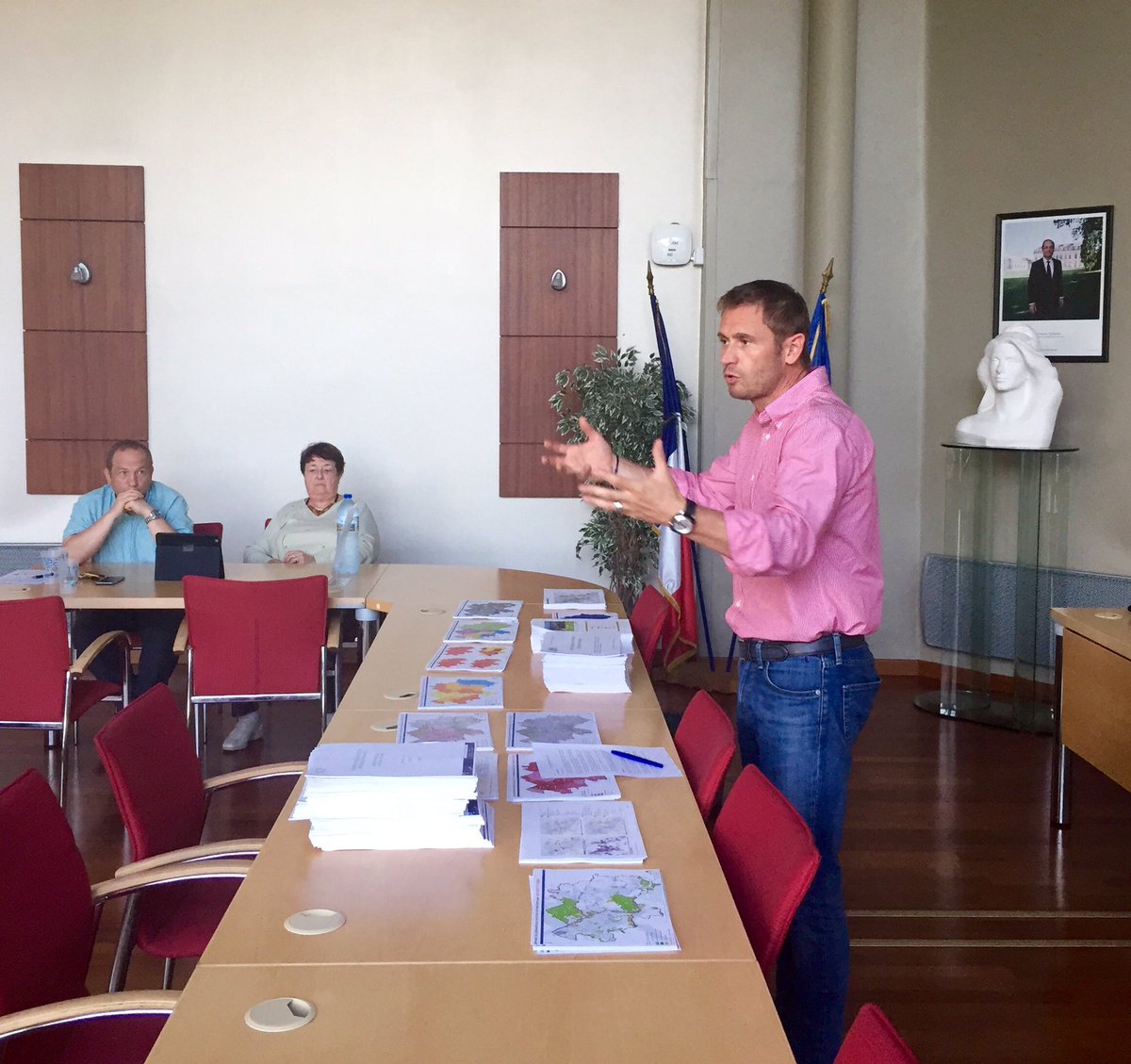 eggarorlop's tweet photo. Les #élus de @courcouronnes_ en seminaire pour bâtir le #projet de @grandparissud #intercommunalite https://t.co/1yV7OG9eoe
