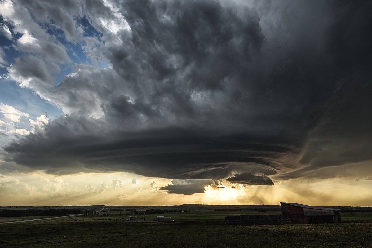 ABConstantine's tweet photo. Approaching mothership from June 7, 2016 storm by Sundre, AB #abstorm @weathernetwork @reedtimmerTVN @TwistedChasers https://t.co/NW7bCzKfQM