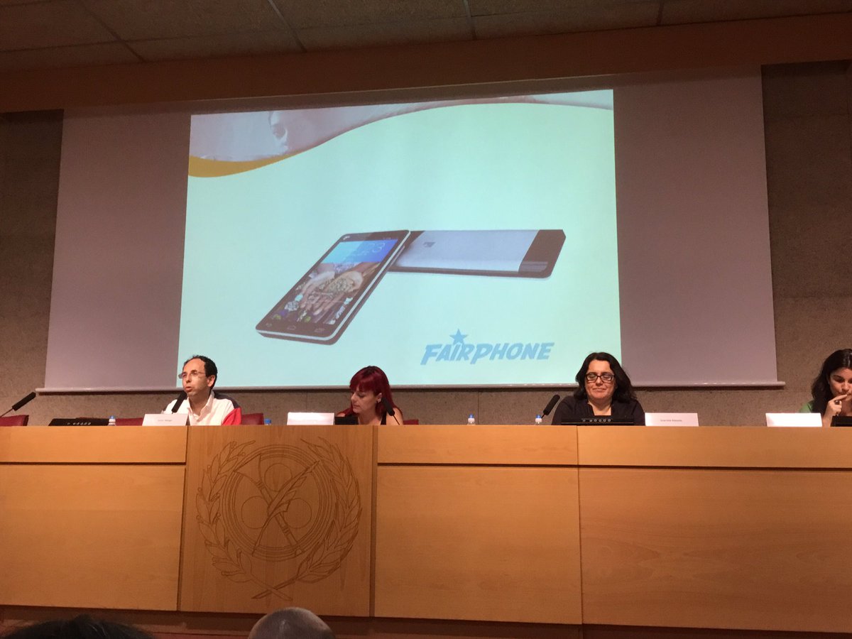 elonos13's tweet photo. Campaña @ALBOANongd sobre tecnología y conflictos que recuerda que hay opciones responsables #Fairphone @Sogres_UJI https://t.co/Dy2EkS03MK
