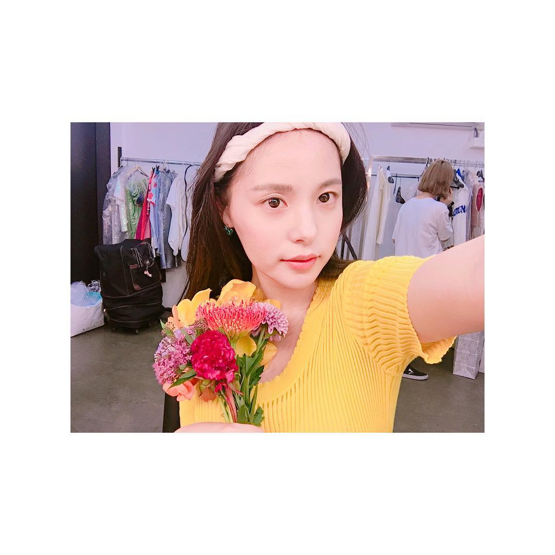 instaggcom's tweet photo. Min Hyo-rin 두번째어서옵쇼🙋🏻#머리때기#에센스가흐르니까요#헤어밴드아니예요#촬… https://t.co/u1GLecyYSV https://t.co/p71MrbFtRi