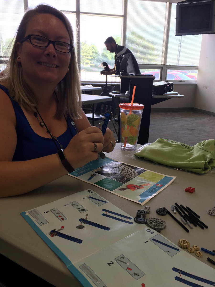 Learning about gears using Legos with my buddy! #gottablend  #INeLearn #stemiscool