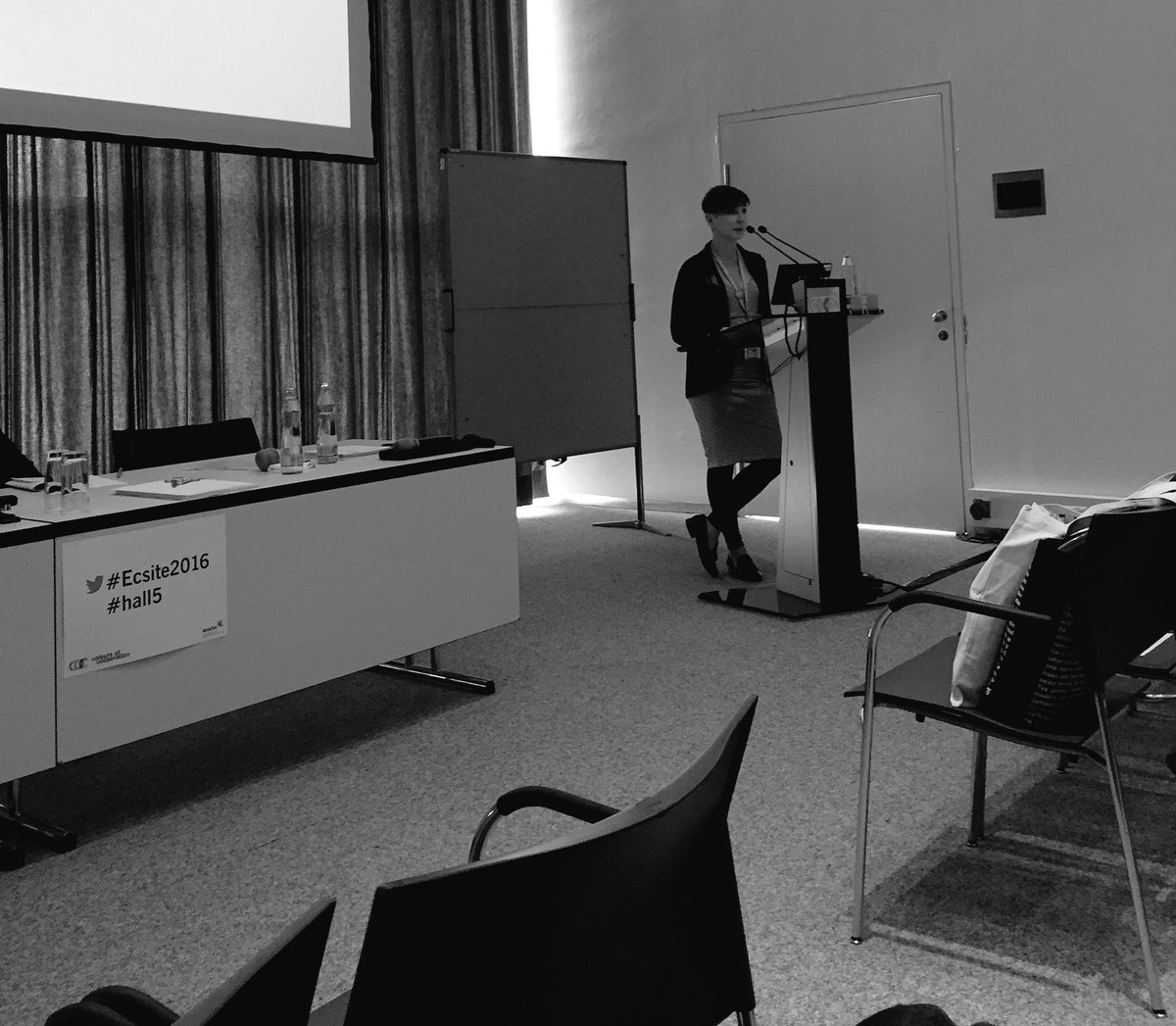 .<a href="/RachelHaydon/">Rachel Haydon</a> start this session about co-creation and audience engagement #hall5 #ecsite2016