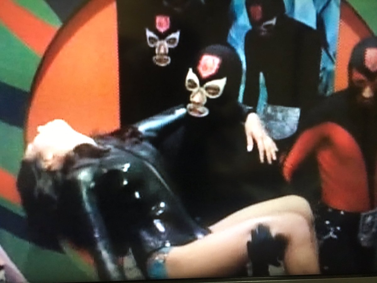 こば ジェミニのサガっ子クラブ على تويتر 気絶した女性を お姫様抱っこで連れてくる ショッカーのダンディズムに惚れるw こば ジェミニのサガっ子クラブ على تويتر 気絶した女性を お姫様抱っこで連れてくる ショッカーのダンディズムに惚れるw