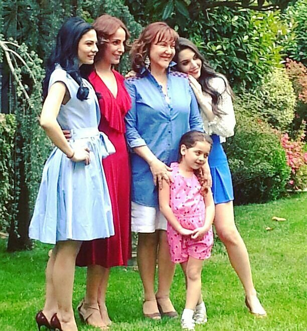 DemetiiMelis's tweet photo. #No309 Bu gece tekrarı 00:15 de 😇👭❤✌ @dmtzdmr @SumruYavrucuk @fatmatoptasofc @PelinUluksar https://t.co/7ofDFarWhz