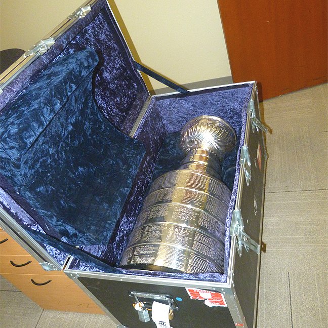HockeyHallFame's tweet photo. The #StanleyCup will be in the building tonight! Will @penguins claim hockey's ultimate prize? https://t.co/XaVrf0niCU