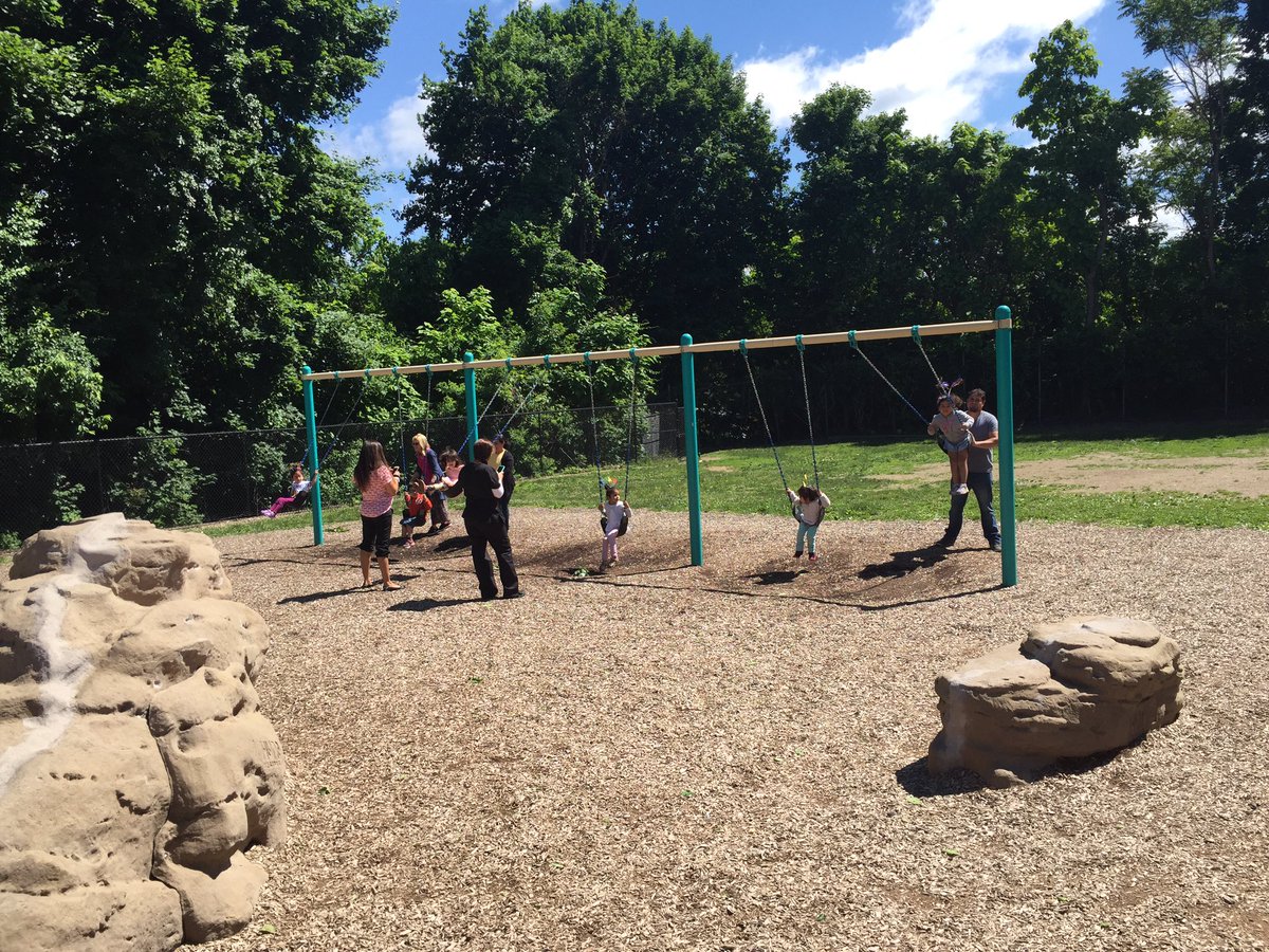 SOstrofskyMKES's tweet photo. Pre-K happiness! #mkespride https://t.co/LahfczLFCg