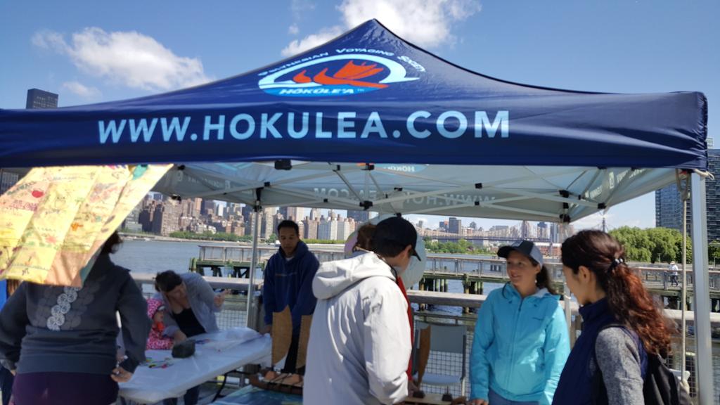 MeganPPIC's tweet image. Ed Outreach @ Gantry Plaza for @HokuleaWWV. Beautiful @shellknoets &amp;amp; East Side skyline. @Iolani_School