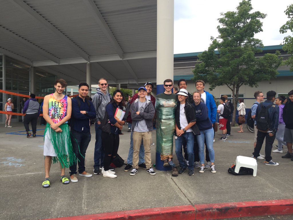 Seniors last day! Fun lovin bunch of graduates!
