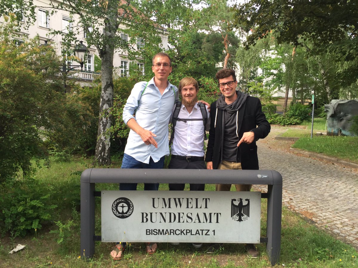 thangsapp's tweet photo. Da trifft sich die deutsche Sharing Economy Product Service Systems Community zufällig in Berlin. #p2p #ShareEconomy https://t.co/XcMJ0CeunY