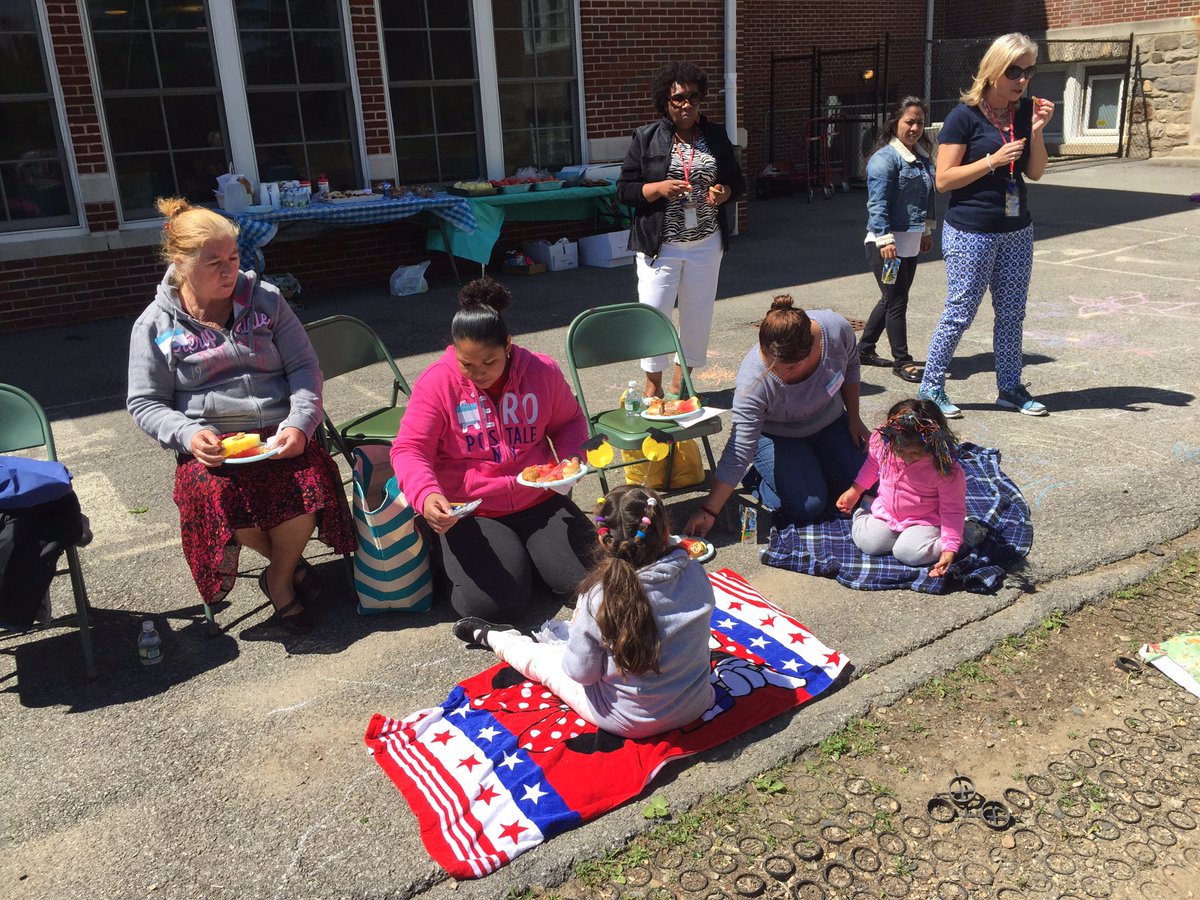 SOstrofskyMKES's tweet photo. So proud of our youngest learners! #mkespride https://t.co/m4nPhuFxXC
