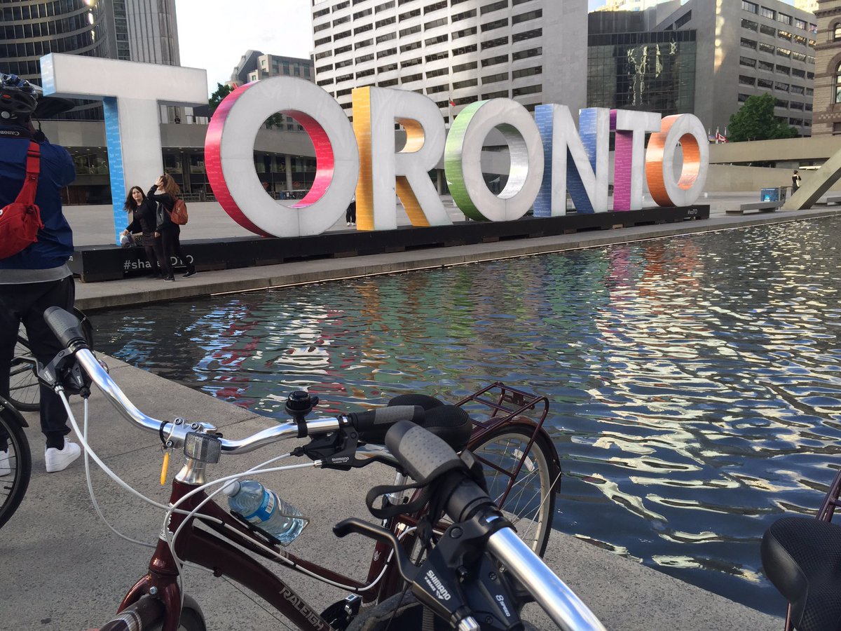 elle_kitchen's tweet photo. Finally conquered my fear of street cycling #benchadventure #lovemyhood #24hourlife #toronto @MacIntyreCom https://t.co/lC9qypHOnf