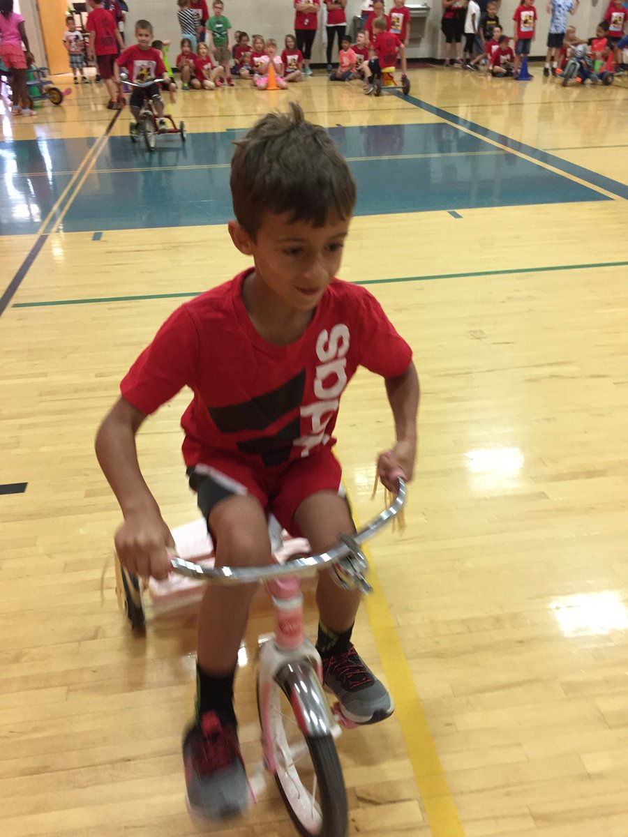 PhyEd1's tweet photo. Field day https://t.co/PfXrf8NlH3