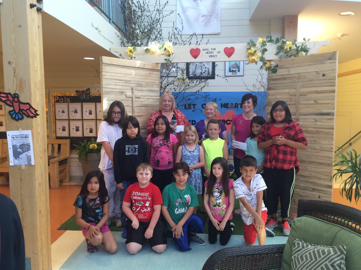 PJPSchoolKenora's tweet photo. Donations from the grade 2/3 Create a Critter business to the Women's Shelter, Helping Hands and Triple Play!! https://t.co/i4KhyOeRja