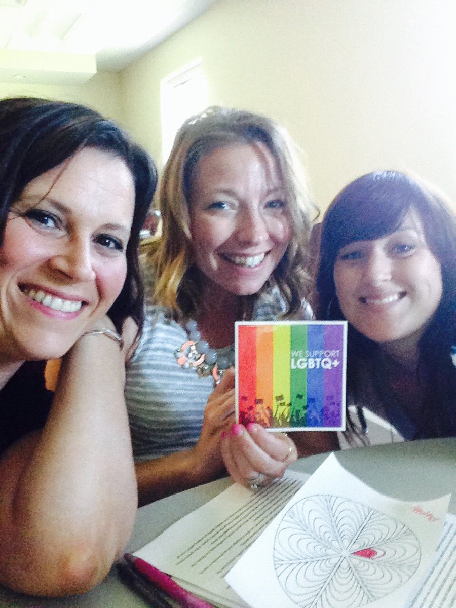 MHCBDreams's tweet photo. @MHCBDreams supports #LGBTQ #colourmefree https://t.co/oxKIXSHHow