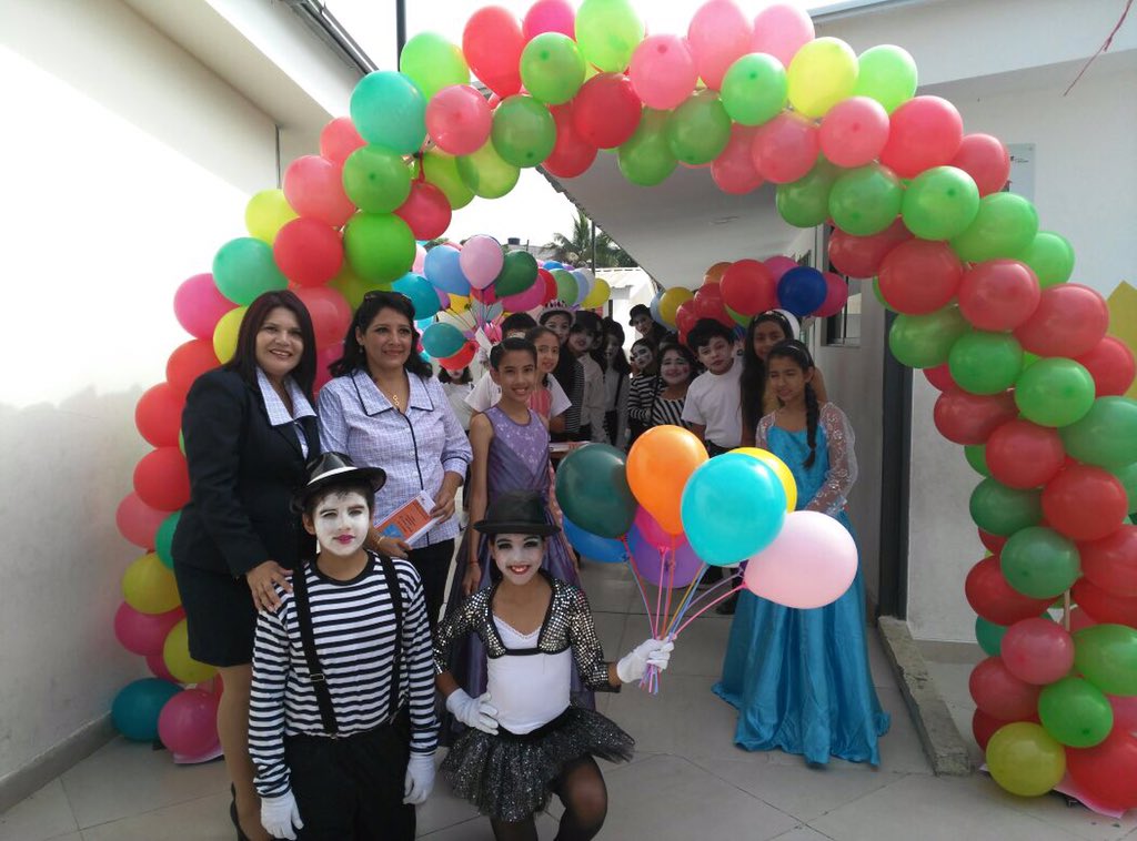 EducacionZ8_Ec's tweet photo. #PlanLector2016 Estudiantes de la Zona 8 activos en la fiesta de la lectura https://t.co/G11ZULAbZV