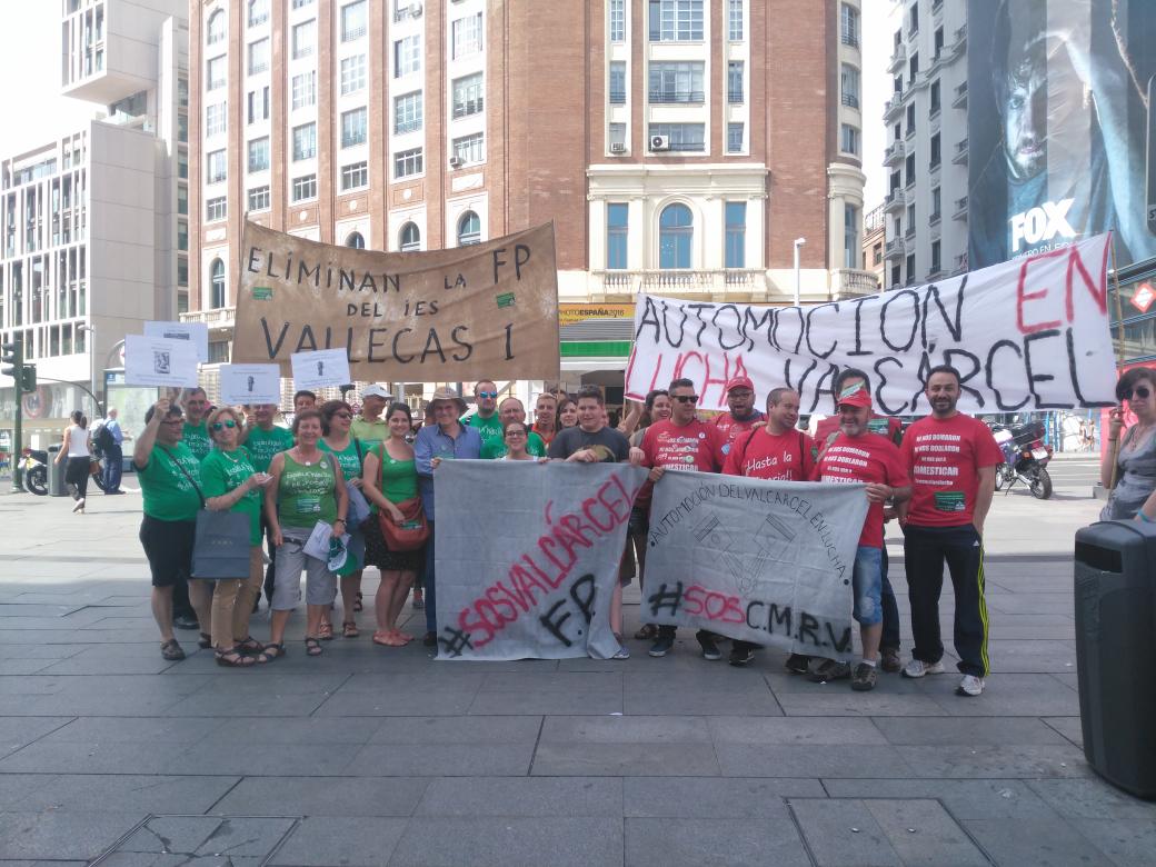resistenciagoya's tweet photo. Estamos enfadados, ni una razón y miles de firmas #DefiendoFPMadrid #LaCañadaNoSeCierra @SindicaEstudian https://t.co/ZUX63KP5Ed