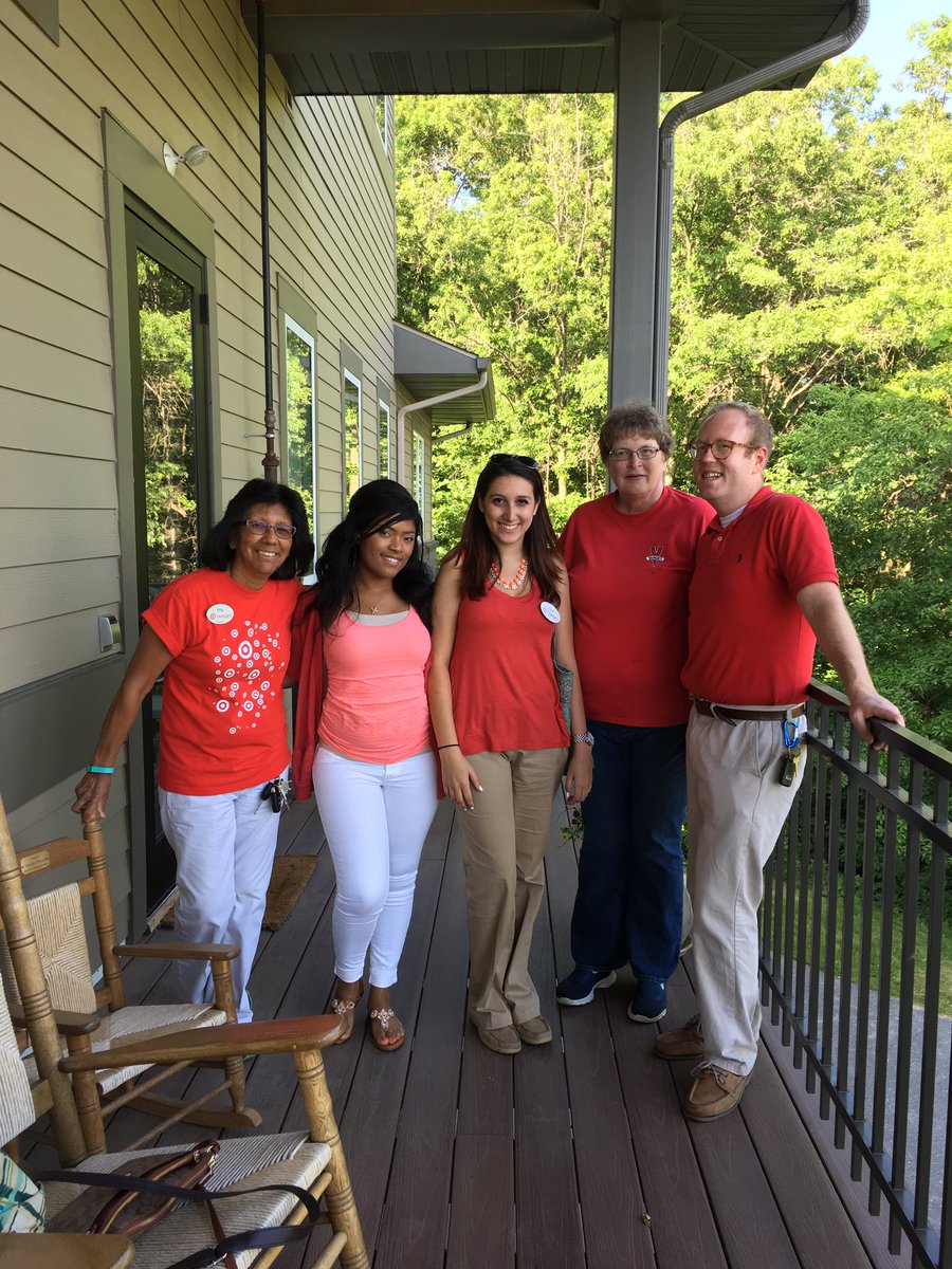kharp84's tweet image. Making a meal at Mid-MO Ronald McDonald house! #targetvolunteers #tgtinterns2016 @taykwent @kakajg2002