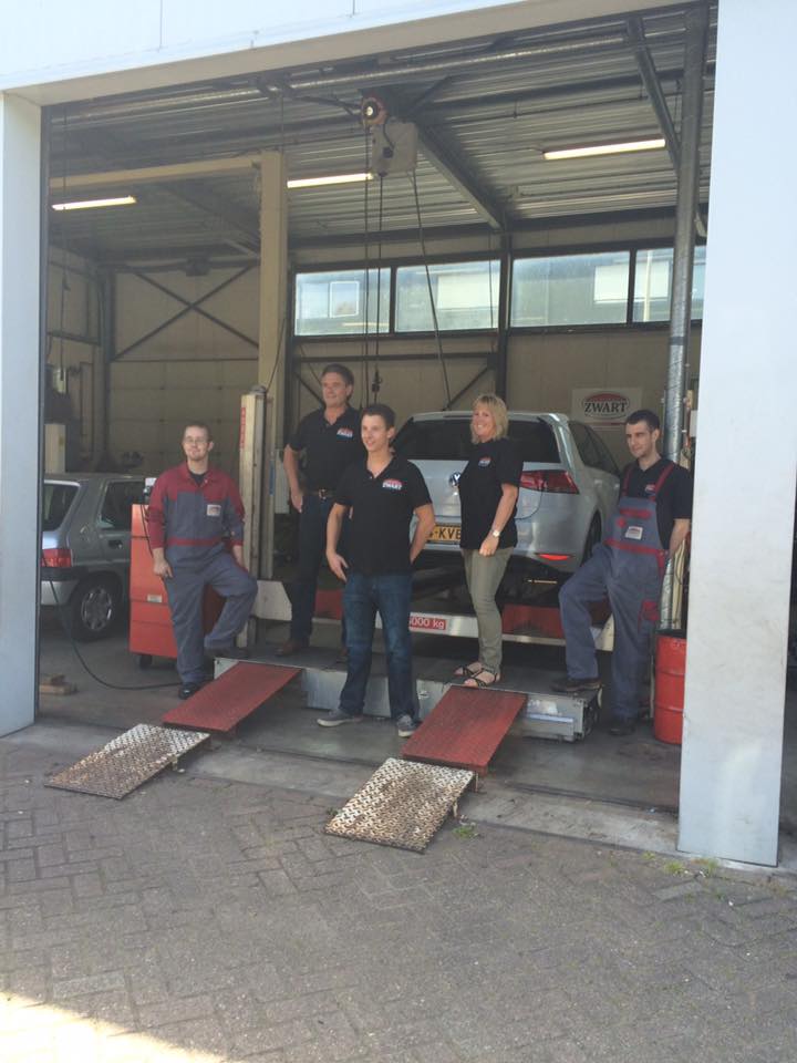 AutoSZwart's tweet photo. Nieuwe groepsfoto gemaakt voor de nieuwe website. Binnenkort live!! https://t.co/ylbsmpZi4m