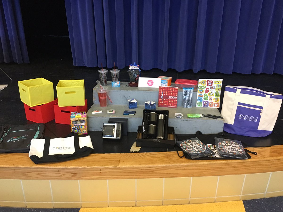 MikkiDaniel's tweet photo. Who's ready for door prizes? #sulsprlc #sulsprisd #learningrewards #doorprizes #hashtagjoshwilliams https://t.co/3pkihWKNXf