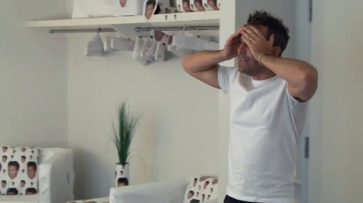 Beaucoup d'amour pour <a href="/EricSalvail/">Eric Salvail</a>! 😉 #SISTVA tva.canoe.ca/emissions/suri…