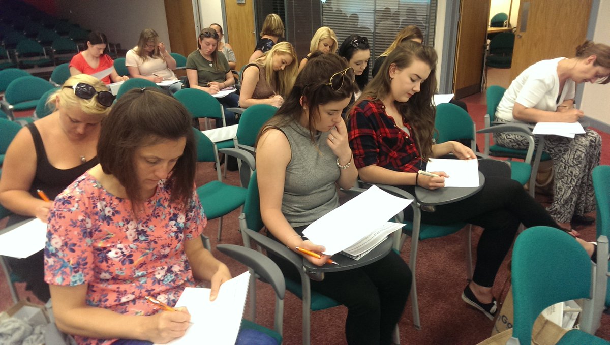 dipl3gofalplant's tweet image. Gweithdy Iechyd a Diogelwch a Cyfnod Sylfaen yn @parcmenai #camwrthgam #diploma #lefel3 #Bangor