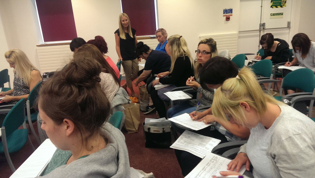 dipl3gofalplant's tweet image. Gweithdy Iechyd a Diogelwch a Cyfnod Sylfaen yn @parcmenai #camwrthgam #diploma #lefel3 #Bangor