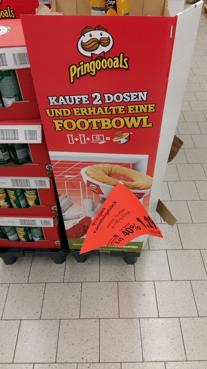 So I'm asked to put my foot into the bowl? <a href="/pringles/">Pringles</a>? #mightnotfitnortaste ;)