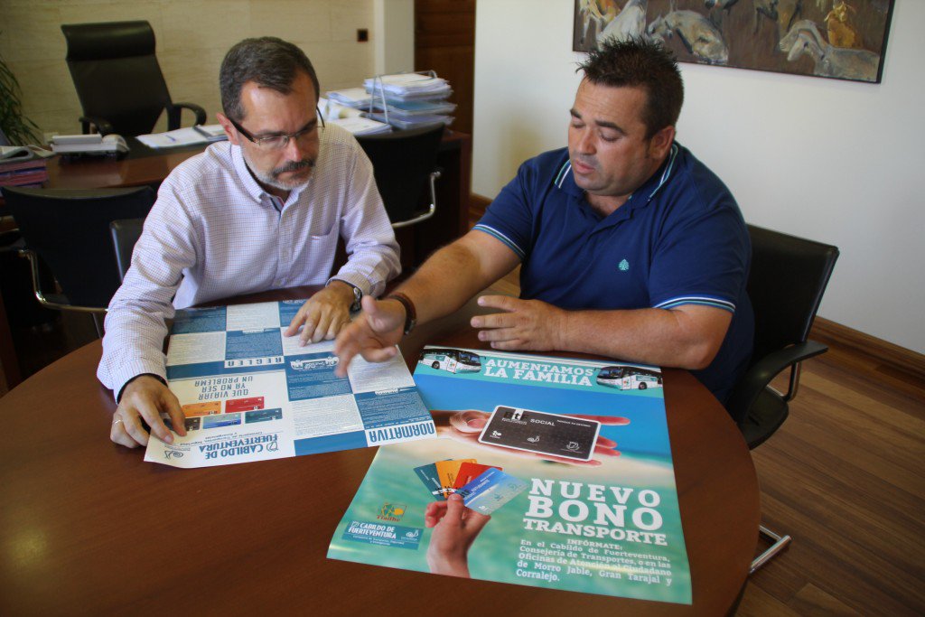 enftva's tweet photo. #enfuerteventura - Viajarás más en guagua gracias a este bono social que h ... @enftva -  https://t.co/WsPsKej0eb https://t.co/QolRov5xsT