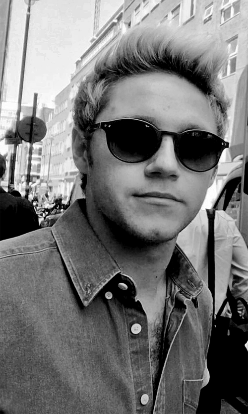 nhIibrary's tweet photo. Niall in London today https://t.co/HZDzjvlWzA