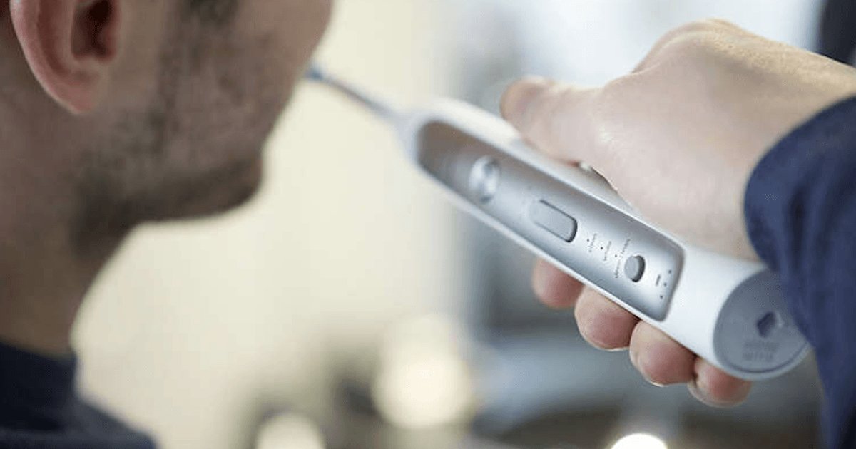 DTmobile's tweet photo. New smart toothbrush from Philips Sonicare is a true 21st-century product https://t.co/YFjmGMuxEo https://t.co/s46frEyVEM