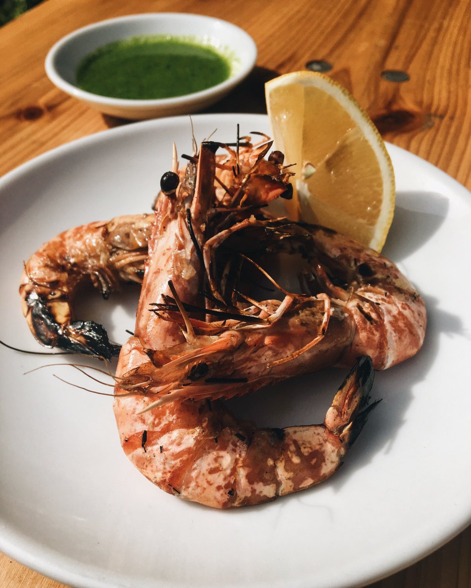 Lobster bar tweet media