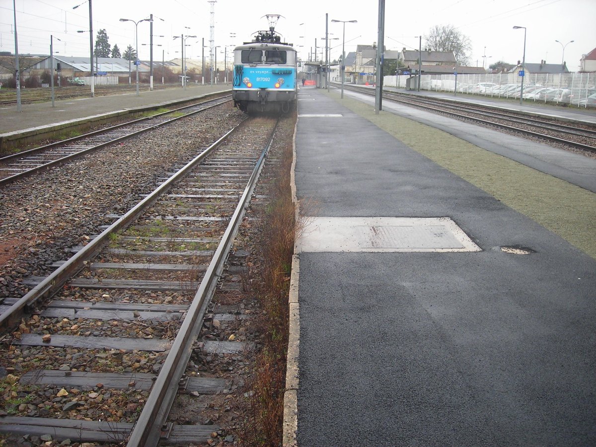 ggarnierdpf's tweet image. Début des essais du Francilien sur la Ligne K ! @Projets_IDF et @itif_travaux : l&apos;avant-après (Thieux, Crépy)