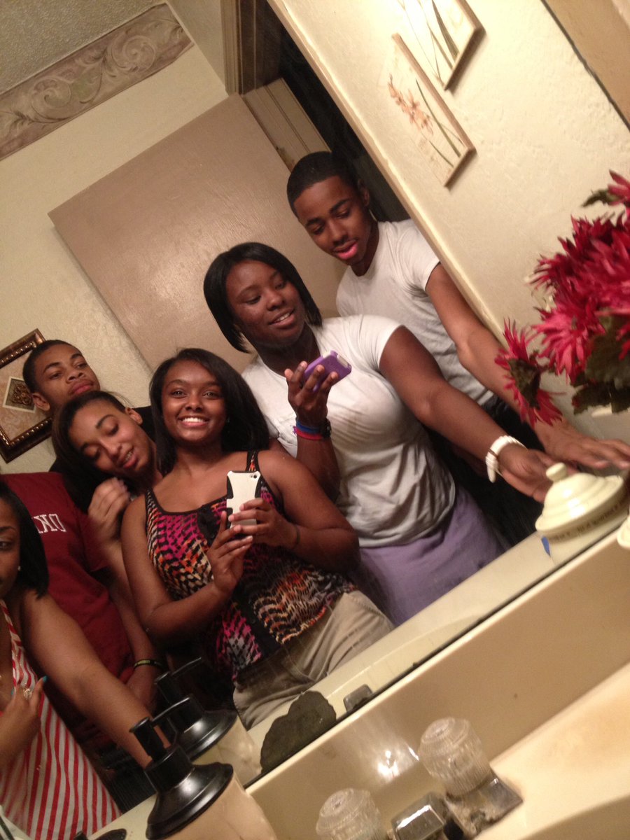 Queen_Of_Retros's tweet photo. Ctfu hey y'all #2013edition #tbt @TheRealist23 @SavageLife169 @Tittyboy169 https://t.co/1EtMIICEoE