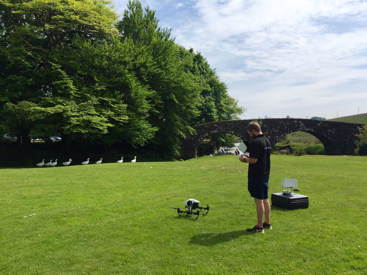 We had some friendly Geese follow us around today whilst flying the drone at the <a href="/Two_Bridges/">𝐓𝐖𝐎 𝐁𝐑𝐈𝐃𝐆𝐄𝐒 𝐇𝐎𝐓𝐄𝐋</a>! #Dartmoor #devonhour