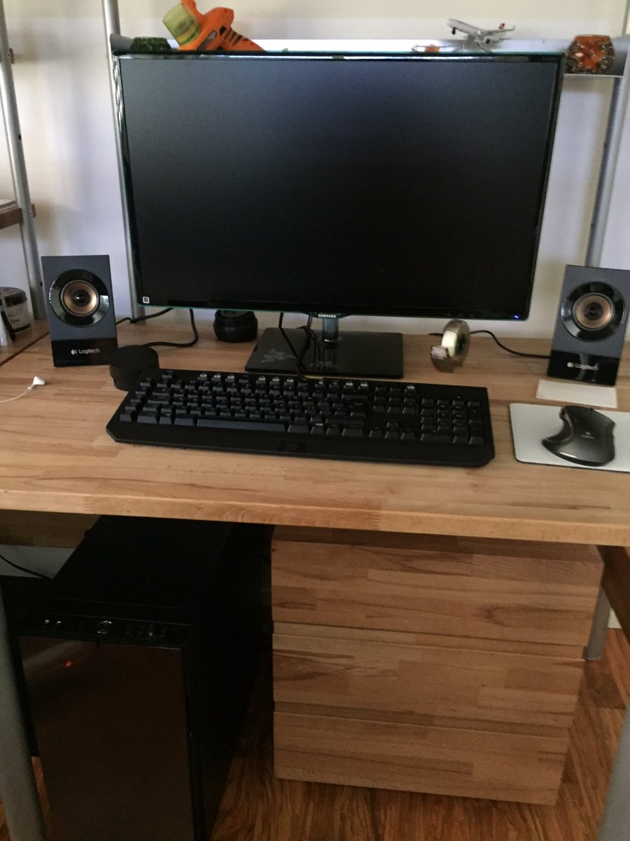 ray_marchocking's tweet photo. 10 out of 10 beginner gaming setup https://t.co/au8bMMaHOC