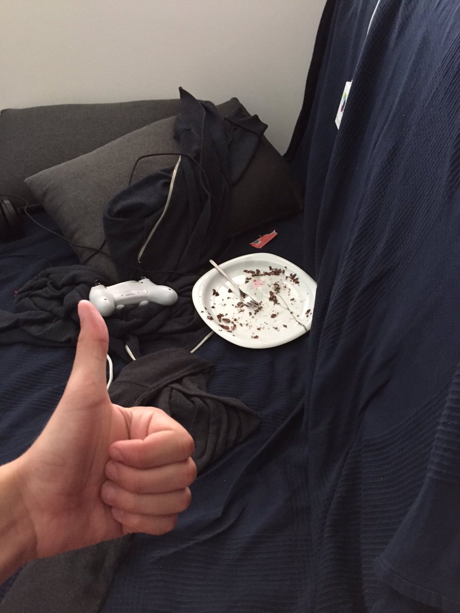 ray_marchocking's tweet photo. IM NOT FAT OK!!!!😂😂 https://t.co/r15lEVQzyF