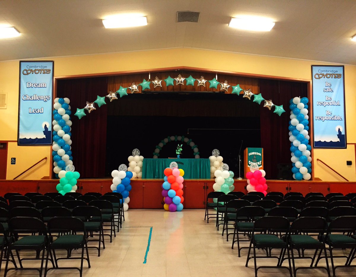 CambridgeMDUSD's tweet image. Around here we are all about color! #5classes #5colorfamilies #hotpink #pastels #coyoteteal #seafoamgreen