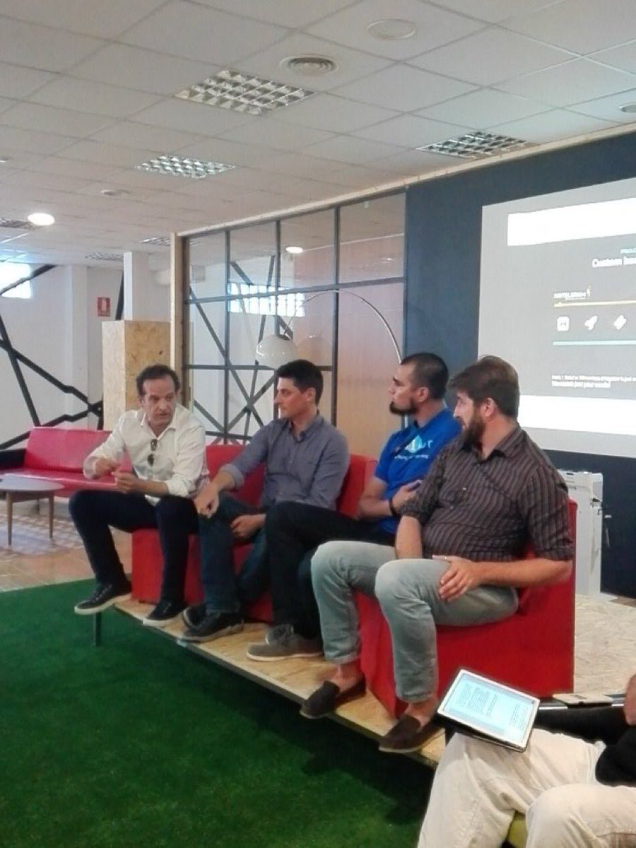 aragones_manuel's tweet photo. Una tarde plus en  #HundredMeets con compañia de lujo:@APPloading_es @Plaiout y @BarryJohnWhite. #Cooperar es mas. https://t.co/oYqWRnaLAH