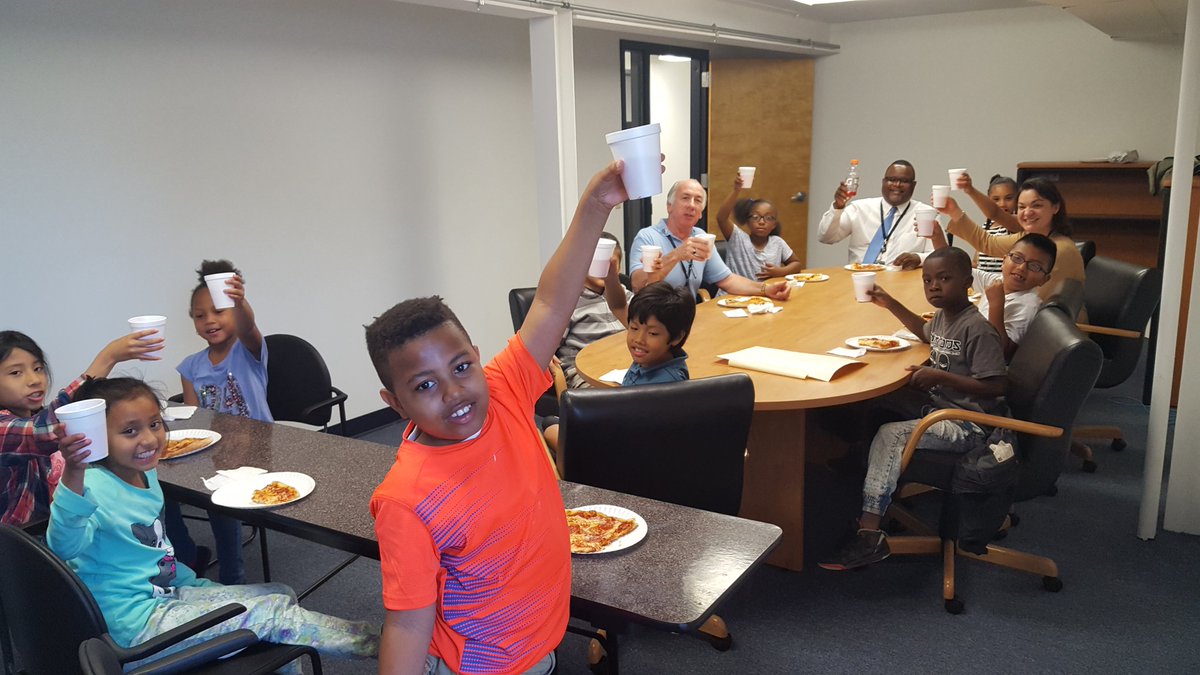 DrLRepollet's tweet photo. #buildingabrighterfuture thru Literacy CHEERS to @Asbury_ParkSD BES @gennyhamil2627 Gr2 Class @skgray1 @Prncpl_ERuiz https://t.co/NYccsAnf8E