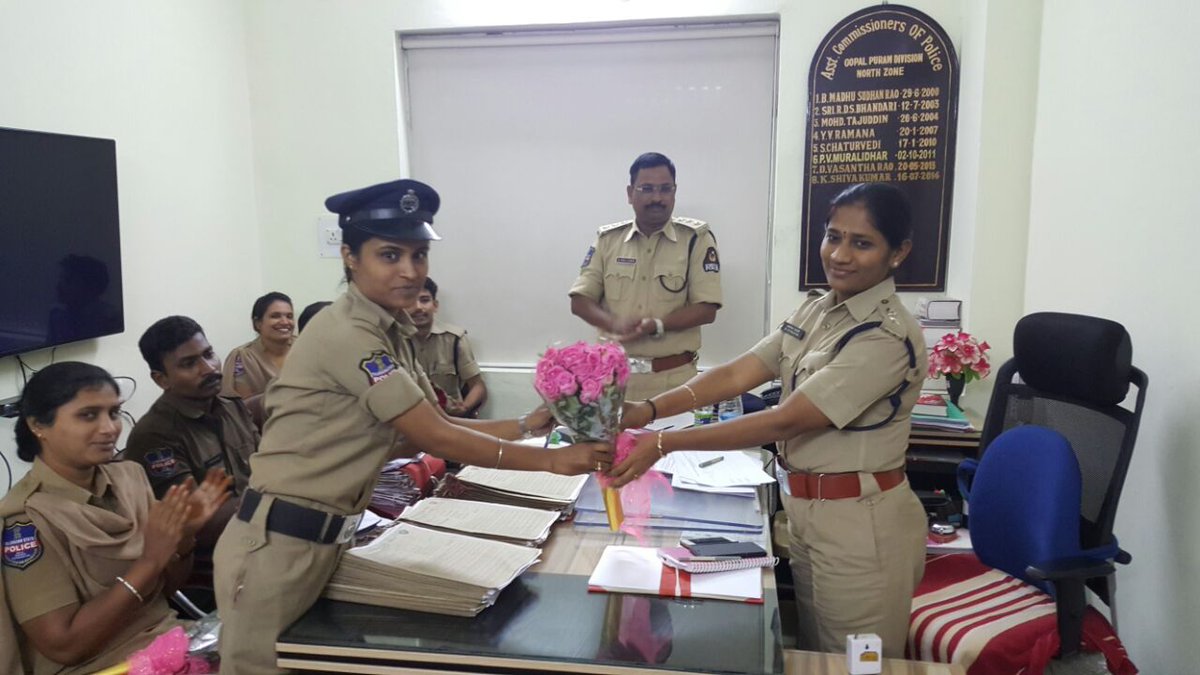 acpgopalapuram's tweet photo. KPI verticals (Reception staff) of Gopalapuram Division by DCP Madam, appreciated best performers. https://t.co/vwApfoPp0J