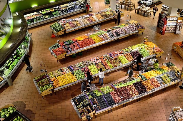USIndivisible's tweet photo. #ThankfulThursday for gov making trips to the grocery store better! See all the little ways: https://t.co/EqUOKVASZe https://t.co/vt97GqQpFA