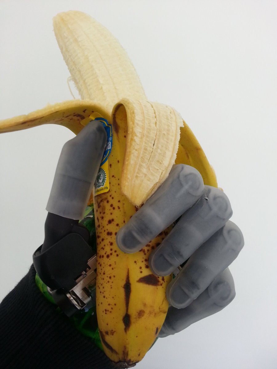 gazdigits1's tweet photo. #BionicBanana nice to peel a banana without using my teeth ! #gettingmy5aday https://t.co/TbDujGTfoo