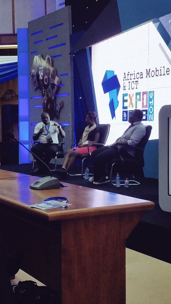 letiarts's tweet photo. @eyramtawia @moicuddlez @tw1st3dn3rd  on the Game discussion panel #LetiArts #GameNerds #Cyfa #Mobex16 https://t.co/v8yD6w2qoe