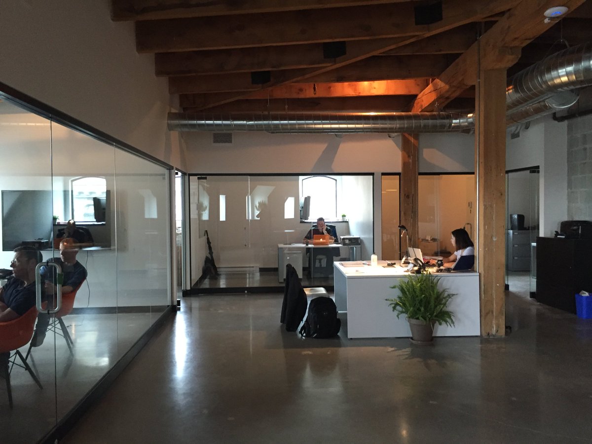 Worximity's tweet photo. Photos des nouveaux bureaux qui rendent si fiers la tribe Wx! #wxtribe #industrie4 #usineintelligente #gobigorgohome https://t.co/1V345K4HoS