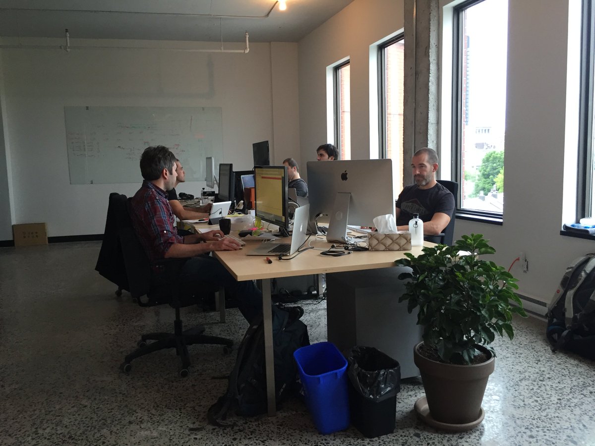 Worximity's tweet photo. Photos des nouveaux bureaux qui rendent si fiers la tribe Wx! #wxtribe #industrie4 #usineintelligente #gobigorgohome https://t.co/1V345K4HoS