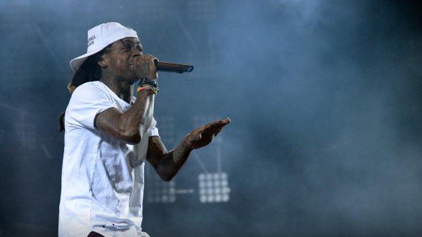 BleacherReport's tweet photo. “King wants his crown back? He never took it off” 

Weezy's new song shows love to the Cavs
https://t.co/Dd7T4TMDhx https://t.co/HTXZh9uhjN