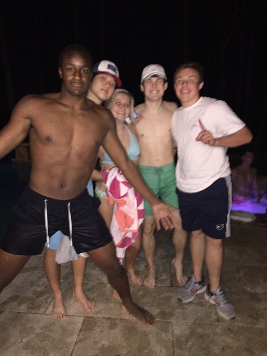 emilylanee7's tweet photo. happy bday @Justinkim6979 hope u have a great day love u🎉🎉🎉 https://t.co/8Vq87BJt7h