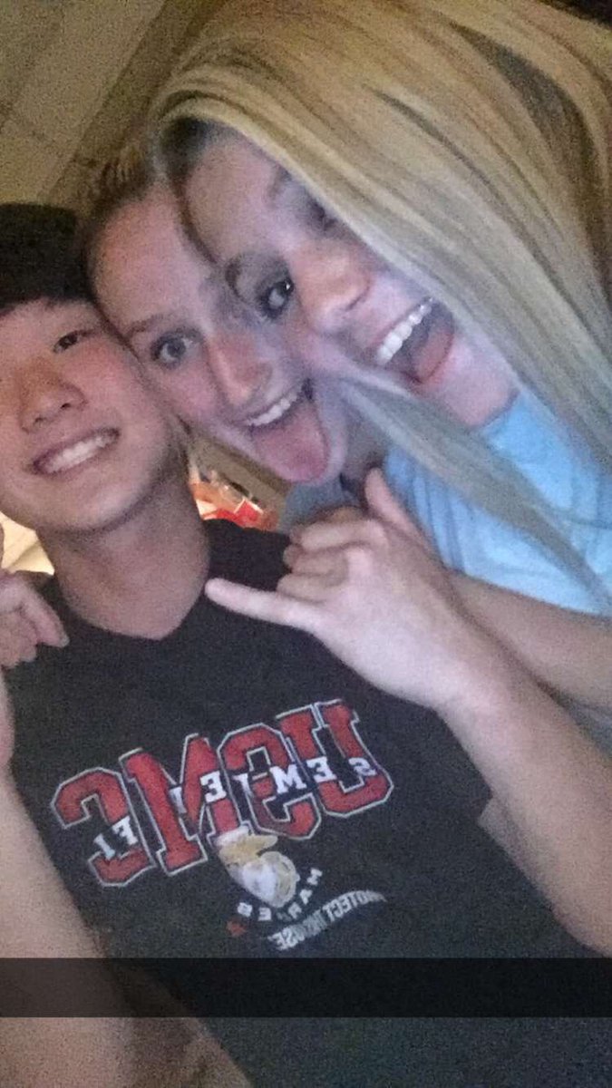 emilylanee7's tweet photo. happy bday @Justinkim6979 hope u have a great day love u🎉🎉🎉 https://t.co/8Vq87BJt7h