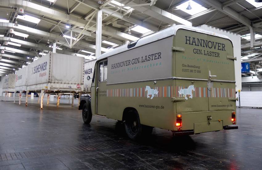 Unser Hanomag Laster Baujahr 1955 #HannoverGin #unsertreuerbegleiter #hannover #RooftopGarden